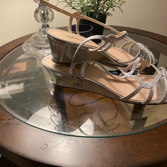 Love shoes. I bought them for my daughter’s weddin - Picture 2 of 3